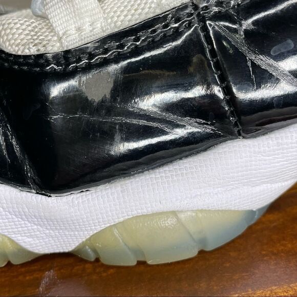 Nike AIR JORDAN 11 RETRO 'CONCORD' 2016 Size 7 Black and White - Picture 6 of 13